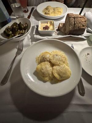Ravioli Cacio E Pepe
