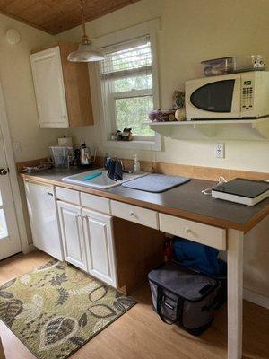 Kitchenette- microwave, mini fridge, hot plate and pan are included. A few dishes, silverware, Salt pepper tea and coffee are here.