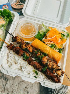 B2. Bn Tht Nng Ch Gi / Char-Grilled Pork & Egg Roll