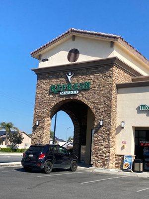 Front of Refresh Market/76 Gas