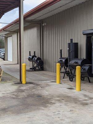 Mott's sells BBQ pits and Smokers