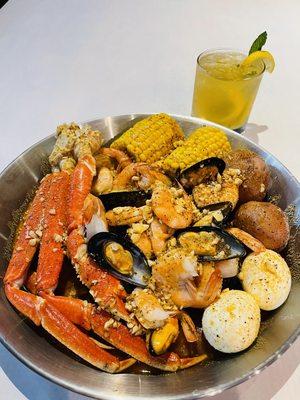 Snow Crab Legs, headless shrimp , Black mussel ,corn, potatos and eggs ( Build your own seafood boil bag with our special seasoning )