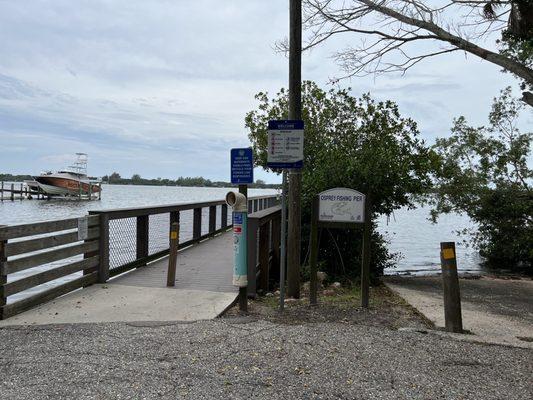 Small fishing pier and paddelcraft boat launch