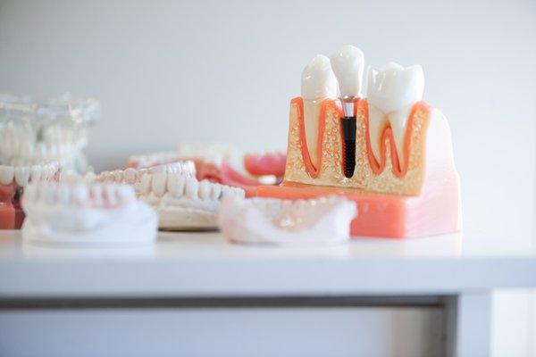 PerioImplant Associates