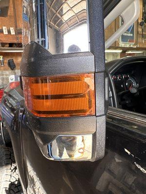 On the back side of the electric turn-in mirror was clearly an even scrap from top to bottom where it had been hit with a pole when opened.