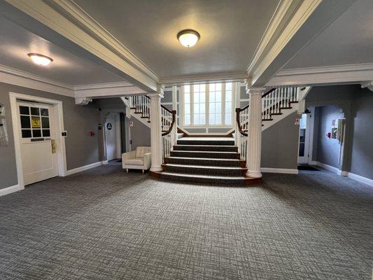 The view of the lobby and the elevator locates at the L side of the lobby.