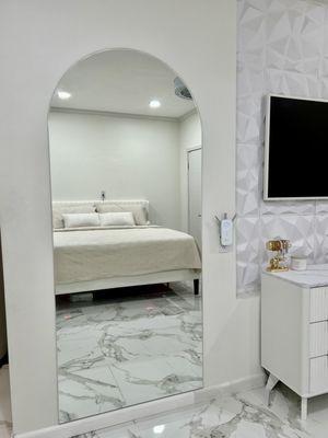AA & H Glass And Mirror