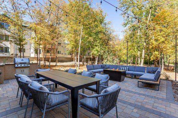 Outdoor Lounge Space with Firepit & Grills