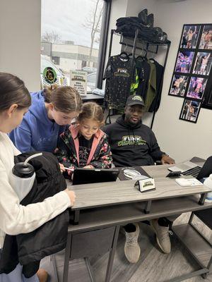 Post kids class drawing activities on the IPad (: