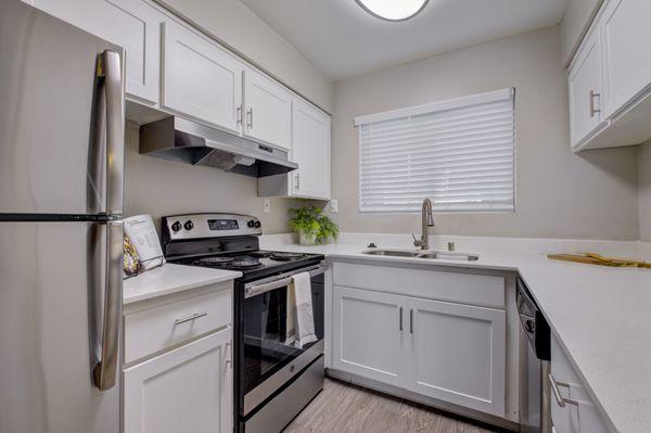 Newly Remodel kitchen at Waverly Flats Apartments.