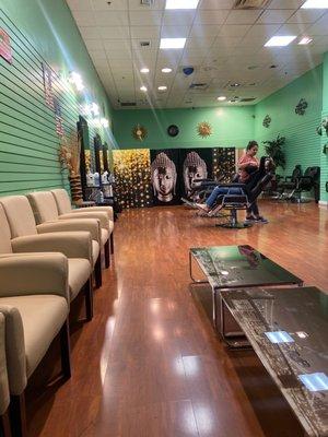 Hollywood Beauty Eyebrow Threading