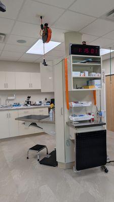 Our treatment room includes a laboratory and pharmacy. You get information on your pet's health right away and have medications to go home.