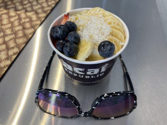 Tropical Acai with bee pollen.