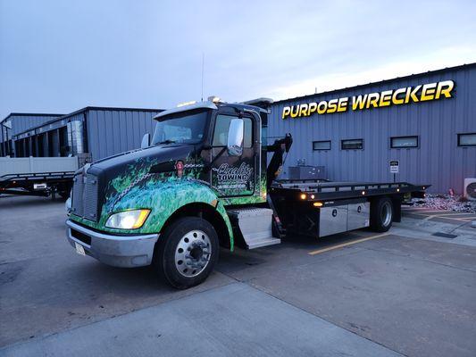 Our Kenworth rollback with side puller winching system.
