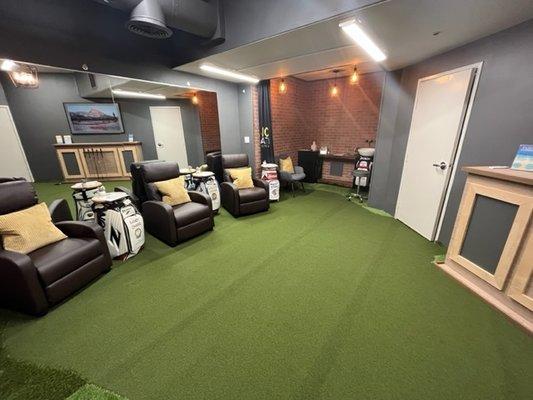 Putting green in IV Lounge good to book out for parties