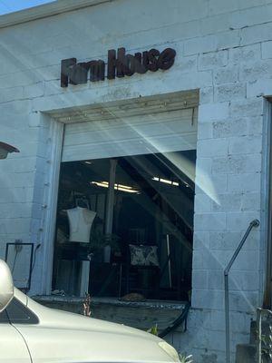 Farmhouse Art and Junktiques