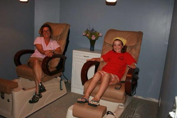 mother daughter pedicures