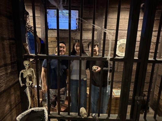 We #escaped the #BlackBeardsBrig and #Genie #EscapeRooms #KapoleiEscapeRoom! #DebutDanceDistrict @BryantCabrera