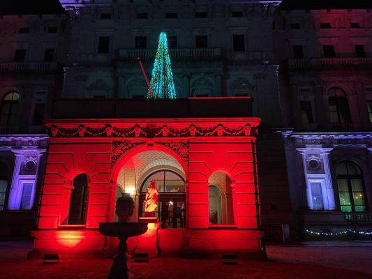 outside lights at The Breakers