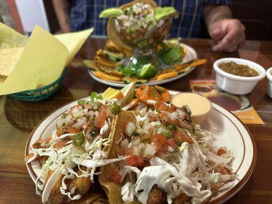 Ceviche de camarón and tacos de pescado