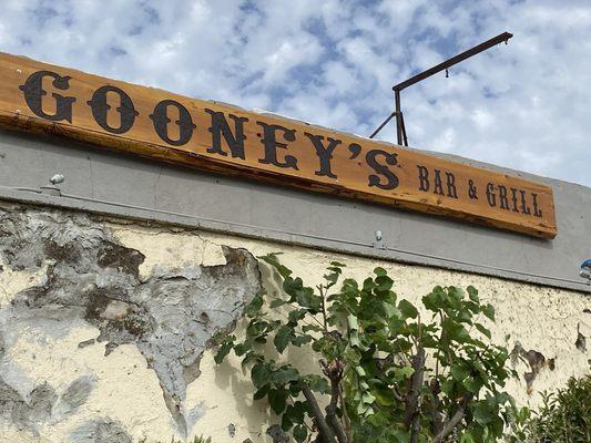 Gooneys sign