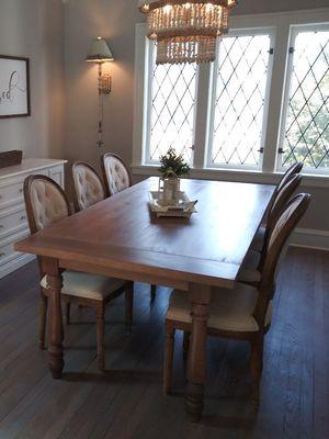 Gemilina dining set.