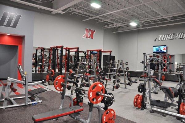 Maxx Fitness Clubzz Exton weight training floor and equipment