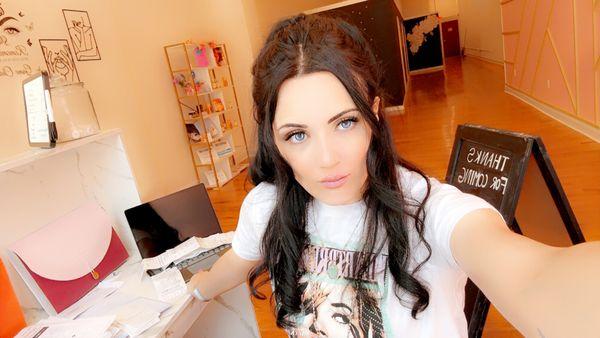 Hi im Djoulia ( JULIE )
your ESTHETICIAN
Solo Esthetician in the Lehigh Valley Area.
Consultations are free text /call me anytime.