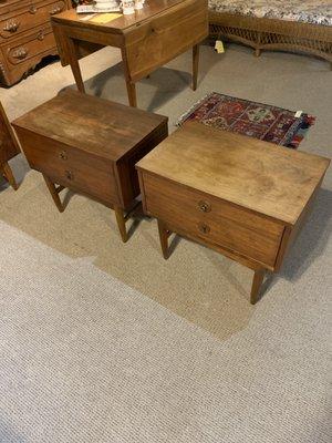 Mid century furniture for sale or consignment. Would you have interest ?$700. There's a mirror too