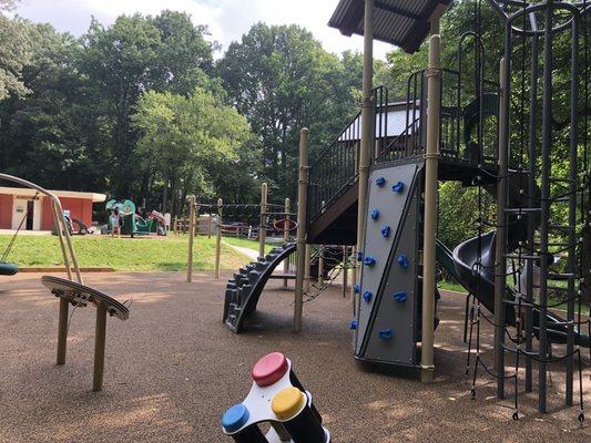Fabulous Brand New updated playground.. great shade for hot sunny days