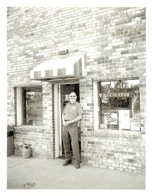Herb Nelson (owner & namesake) in front of that shop in 2008, just one year before its 50th anniversary of operation.