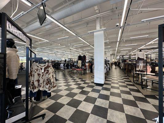 Bloomingdale's Outlet