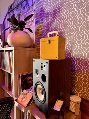 Jan’s Place: Vinyl Bar