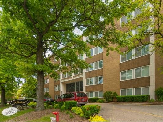 Aristocrat Apartments