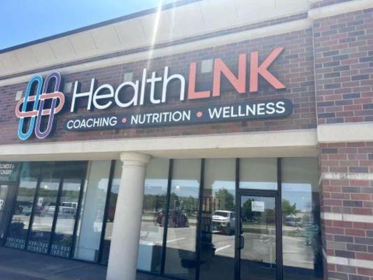 HealthLNK storefront day photo, SE Corner of 70th & Pioneers