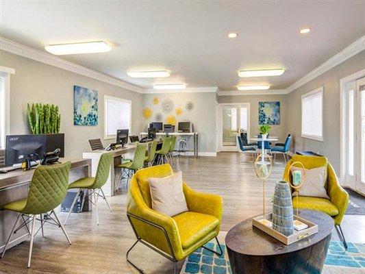 Crystal Lakes Apartments