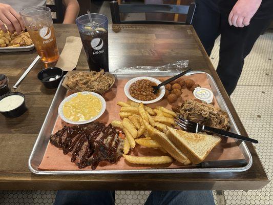 double BBQ Pulled pork & Texas brisket with huspuppies, fries and mac&cheese Yummie