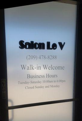 Salon Le V business information.