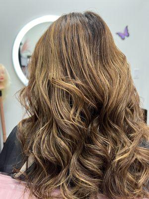 Peinado de ondas suave que dan movimiento sin que esté tu cabello tieso.