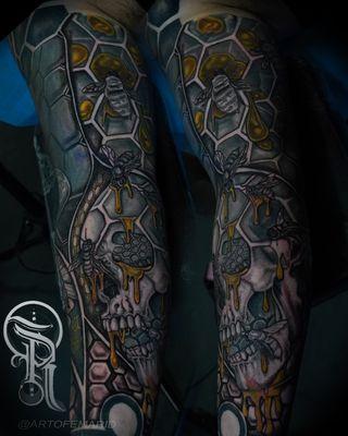 Bee & skull by @artofemarid