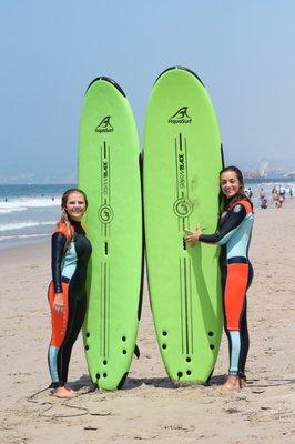 Friends who surf together stay together :)