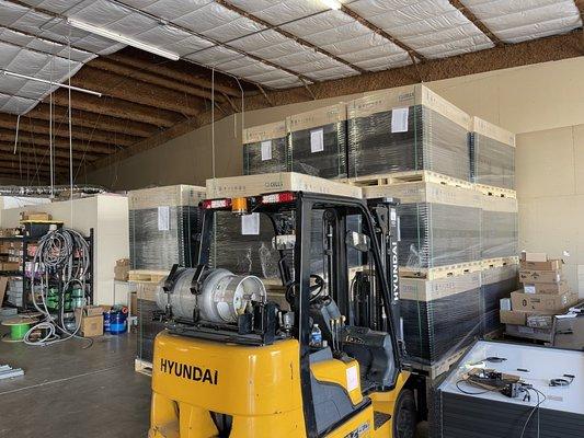 Filling up the warehouse on delivery day