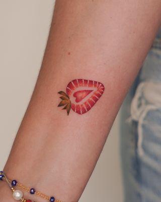 Iris Tattoo & Piercings