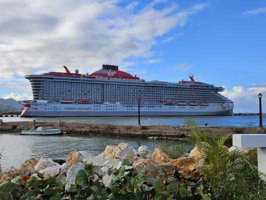 Adventures By Ronald Lloveras