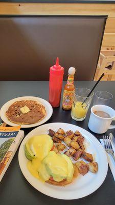 Avocado Benny & Chocolate Chip Pancake
