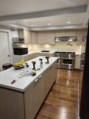 Professional interior painting and cabinet refinishing services. Licensed painters in Orange County. Kitchen cabinet makeovers and installs.