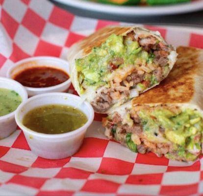 TONTO BURRITO
steak, pastor,chorizo, rice , beans ,lettuce,pico, sour cream, guacamole & cheese
