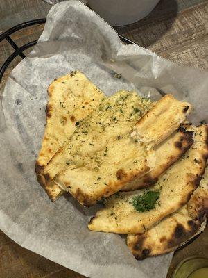 Garlic cheese naan