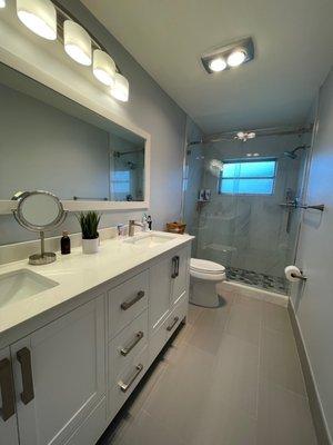 Bath Vanities & Decor