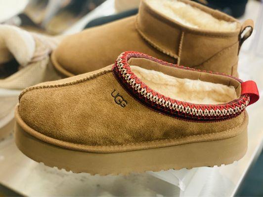 LOVE the new giant sole UGG's !!! OuiOui.